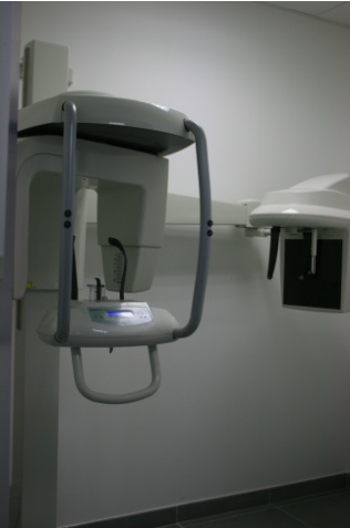 10-Appareil_de_radiologie_pour_panoramique_et_teleradiographie.jpg 10-Appareil_de_radiologie_pour_panoramique_et_teleradiographie.jpg